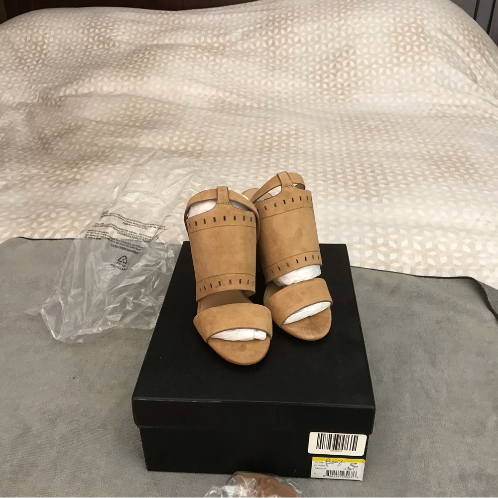 NWT Joe’s Jean Christe sandals in tan suede!